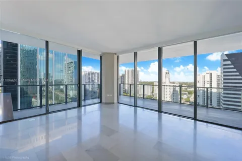 88 SW 7th St # 1202, Miami FL 33130