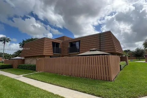 2572 Garden Ct # 2572, Cooper City FL 33026