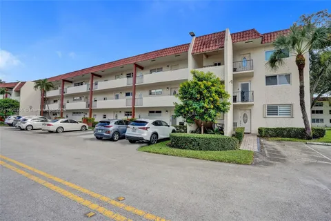 400 S Hollybrook Dr # 303, Pembroke Pines FL 33025