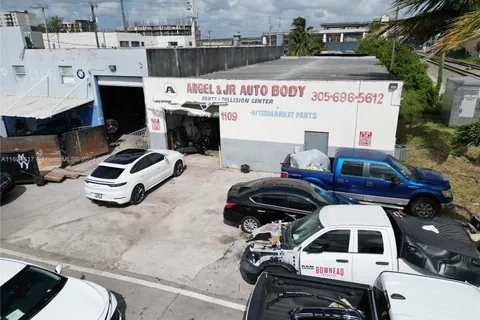 1109 E 23rd St, Hialeah FL 33013