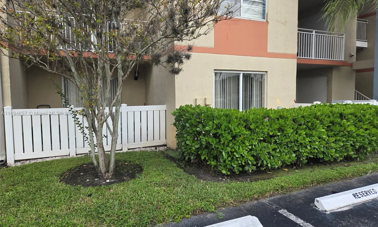 18810 NW 57th Ave # 109, Hialeah FL 33015