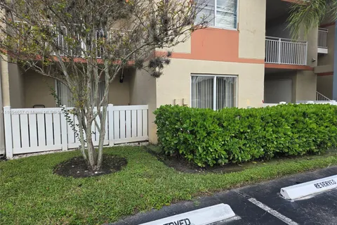 18810 NW 57th Ave # 109, Hialeah FL 33015