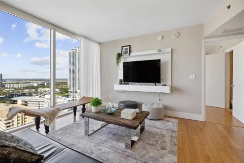 1830 S Ocean Dr # 2307, Hallandale Beach FL 33009