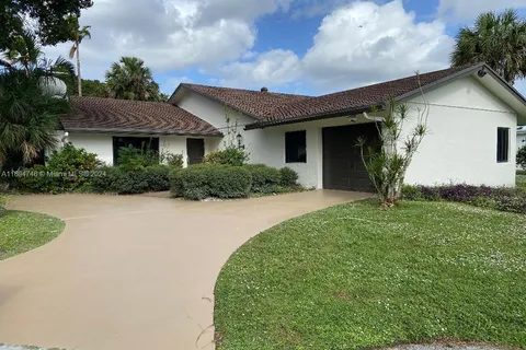 6205 Jacaranda Cir, Tamarac FL 33319