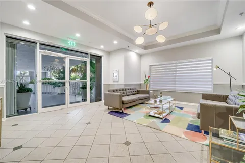 2642 Collins Ave # 411, Miami Beach FL 33140