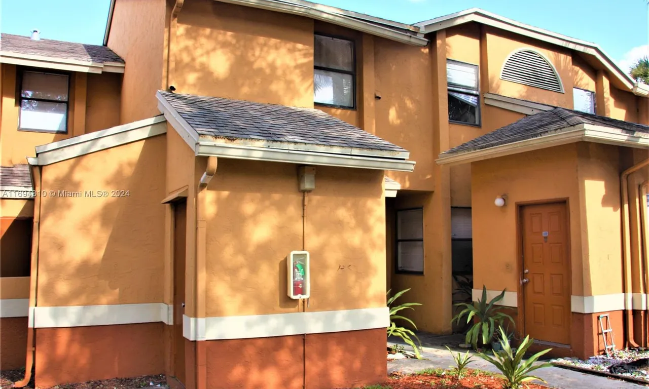 2531 NW 56th Ave # 109, Lauderhill FL 33313