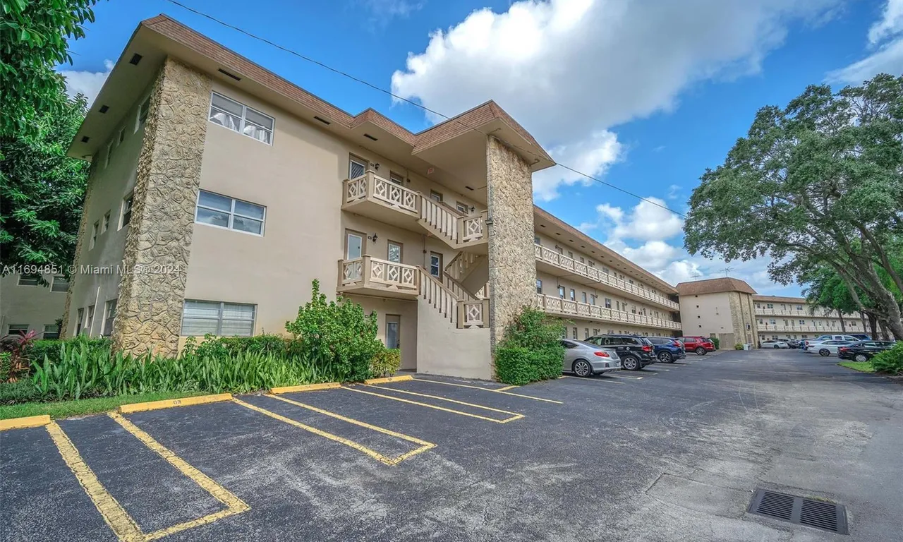 4701 NW 34th St # 401, Lauderdale Lakes FL 33319