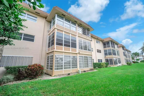 4701 NW 34th St # 401, Lauderdale Lakes FL 33319