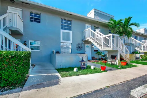 438 NE 210th Cir Ter # 4B, Miami FL 33179