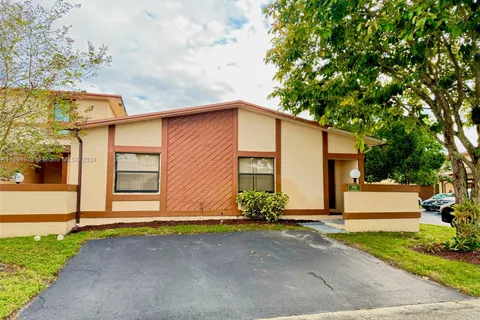 6368 NW 29th St, Sunrise FL 33313