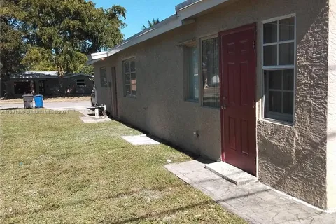 3572 NW 35th St, Lauderdale Lakes FL 33309