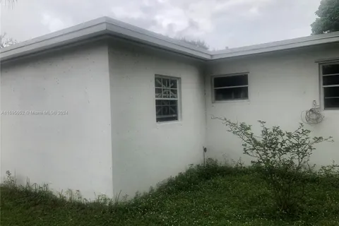 110 NE 133rd St, North Miami FL 33161