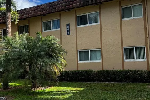 2412 NW 39th Way # 101, Lauderdale Lakes FL 33311