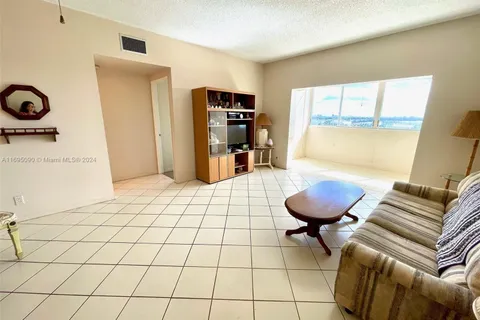 3800 Hillcrest Dr # 1208, Hollywood FL 33021