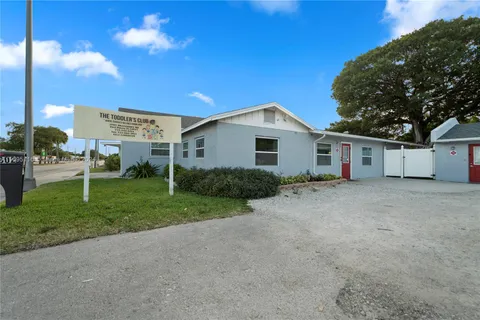 2802 Okeechobee Rd, Fort Pierce FL 34947