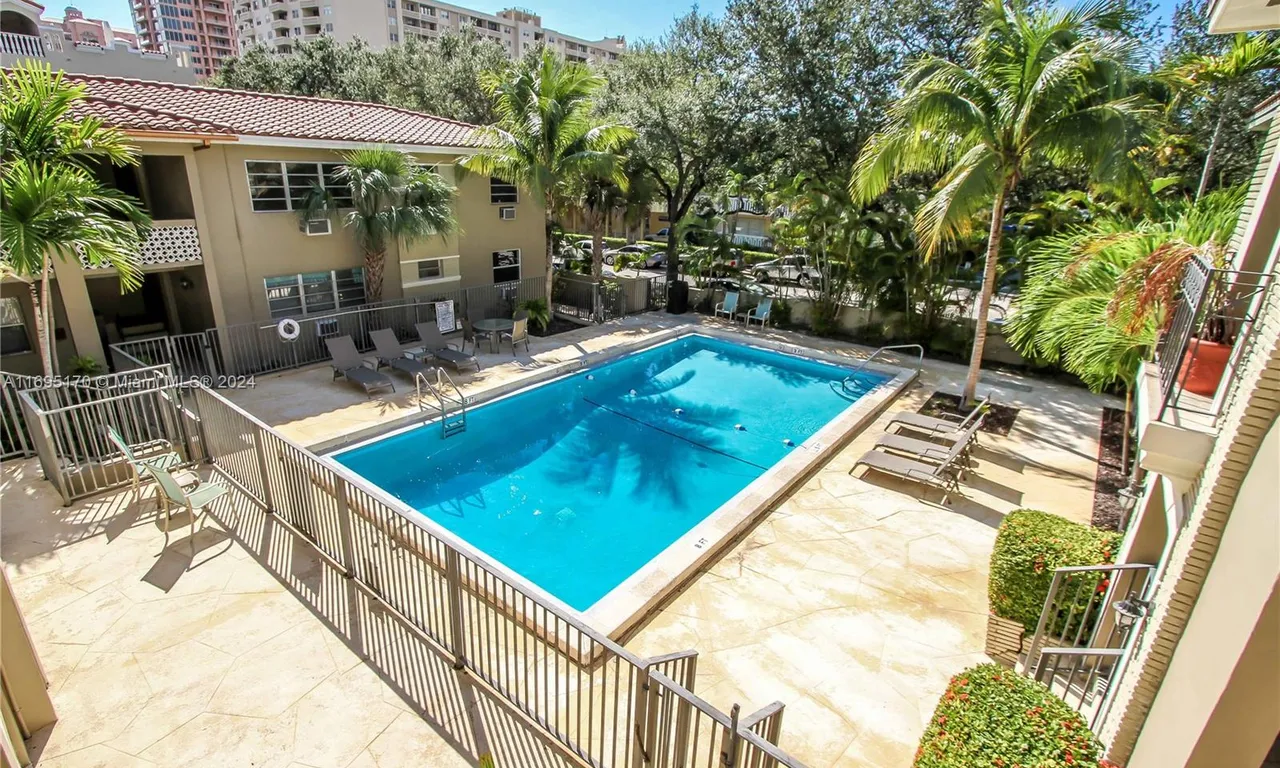 125 Edgewater Dr # 1, Coral Gables FL 33133