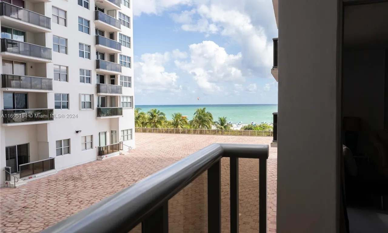 6039 Collins Ave # 412, Miami Beach FL 33140