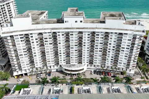 6039 Collins Ave # 412, Miami Beach FL 33140