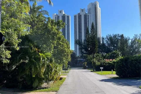 235 SE 191st Ter, Sunny Isles Beach FL 33160