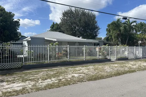 290 9 AVE, Hialeah FL 33010