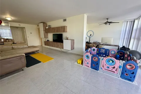 400 Leslie Dr # 601, Hallandale Beach FL 33009