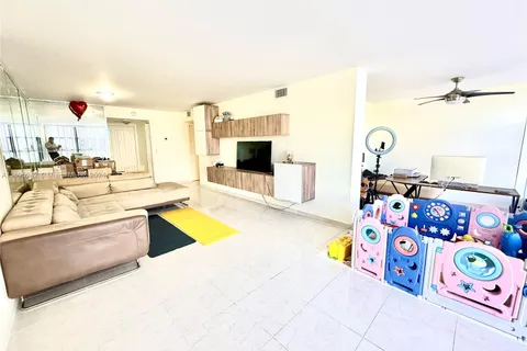 400 Leslie Dr # 601, Hallandale Beach FL 33009