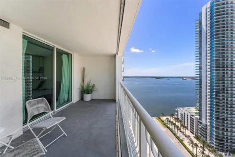 1200 Brickell Bay Dr # 2707, Miami FL 33131