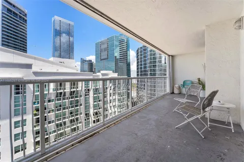 1200 Brickell Bay Dr # 2707, Miami FL 33131