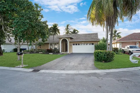 4488 NW 89th Way, Coral Springs FL 33065