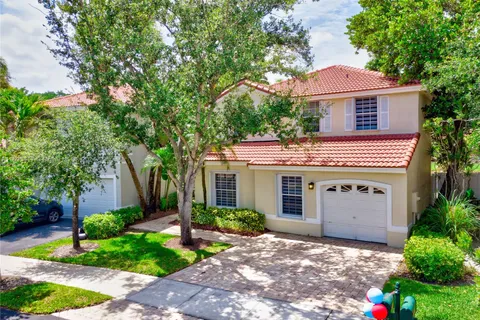 911 Garnet Cir, Weston FL 33326