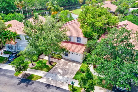 911 Garnet Cir, Weston FL 33326