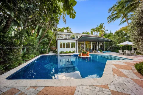 6165 Pine Tree Dr, Miami Beach FL 33140