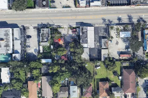 262 NW 54th St, Miami FL 33127