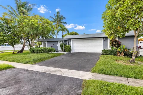 7821 NW 68th Ave, Tamarac FL 33321