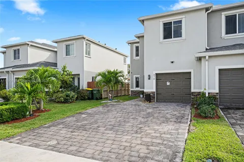 874 SE 17th St # 1, Homestead FL 33034