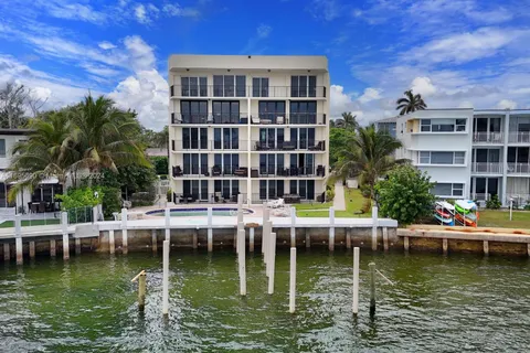 2500 Bay Dr PH, Pompano Beach FL 33062