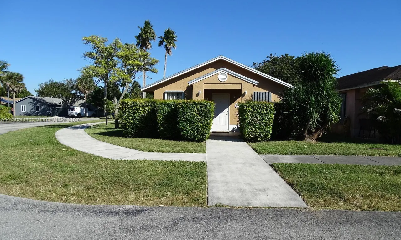 12227 SW 203rd St, Miami FL 33177