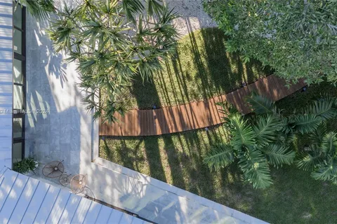 6380 SW 69th St, South Miami FL 33143
