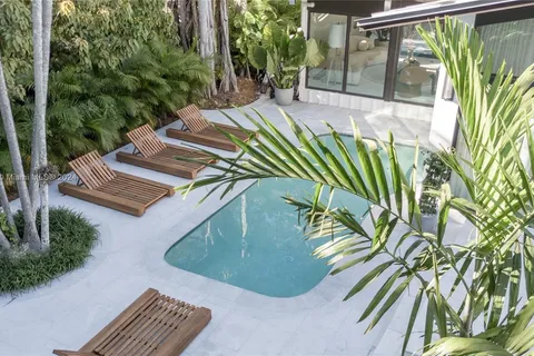 6380 SW 69th St, South Miami FL 33143