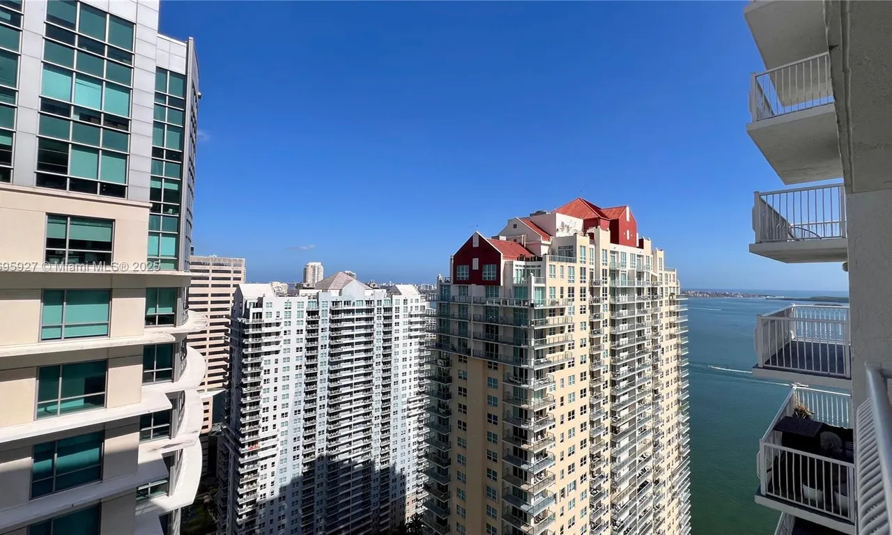 1200 Brickell Bay Dr # 3704, Miami FL 33131