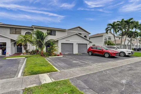 10537 NW 3rd St # 5, Pembroke Pines FL 33026