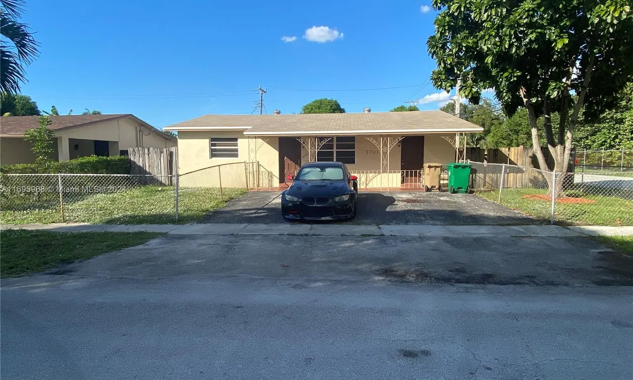 7701 NW 36th St, Davie FL 33024