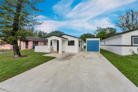 3605 NW 181st St, Miami Gardens FL 33056