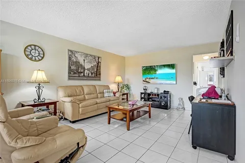 1015 SW 11th Ave # 11K, Hallandale Beach FL 33009