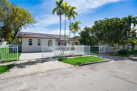 2356 SW 24th St, Miami FL 33145