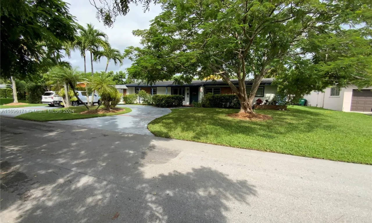 9221 SW 165th St, Palmetto Bay FL 33157