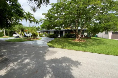 9221 SW 165th St, Palmetto Bay FL 33157