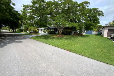 9221 SW 165th St, Palmetto Bay FL 33157