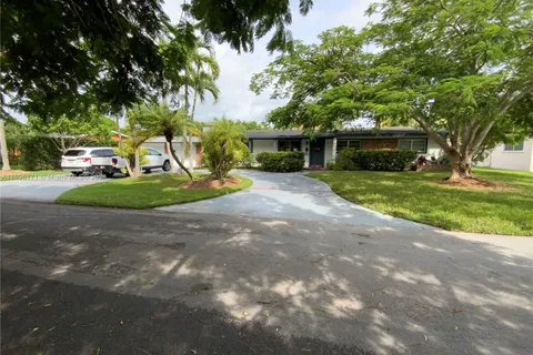 9221 SW 165th St, Palmetto Bay FL 33157