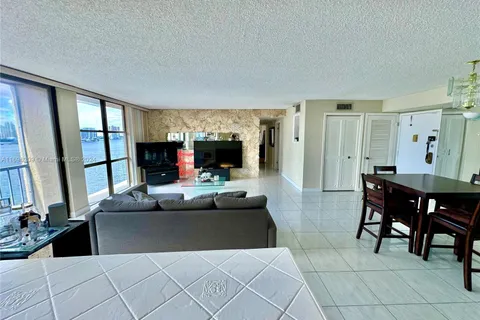 17500 N Bay Rd # S907, Sunny Isles Beach FL 33160